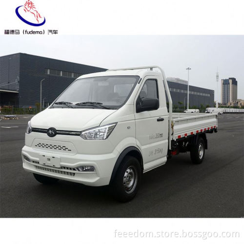 New Car 4 Wheeled Van Gio Handsomeship Pure Electric Van  Key Fob Van